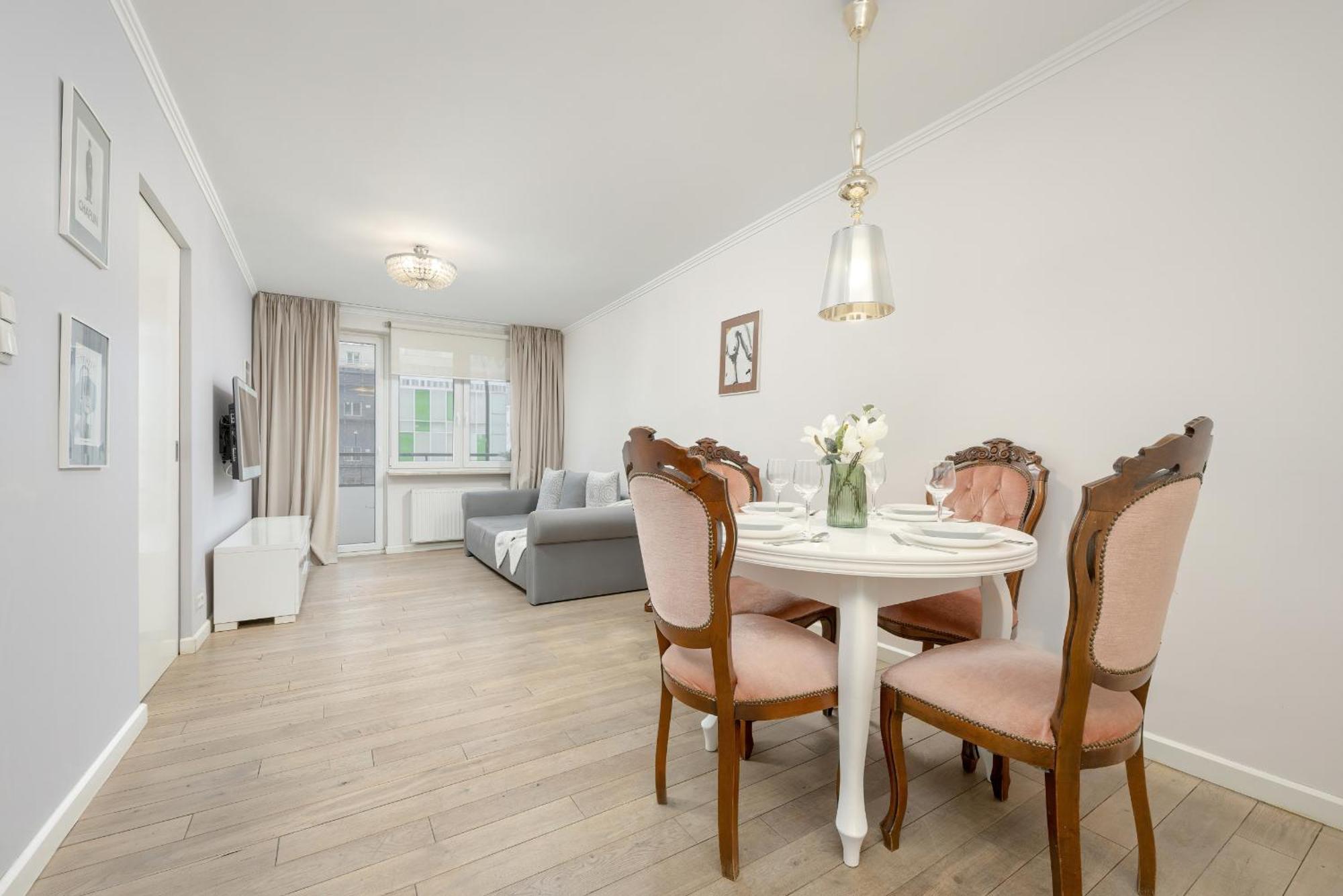 Near Metro Swietokrzyska By Renters Apartament