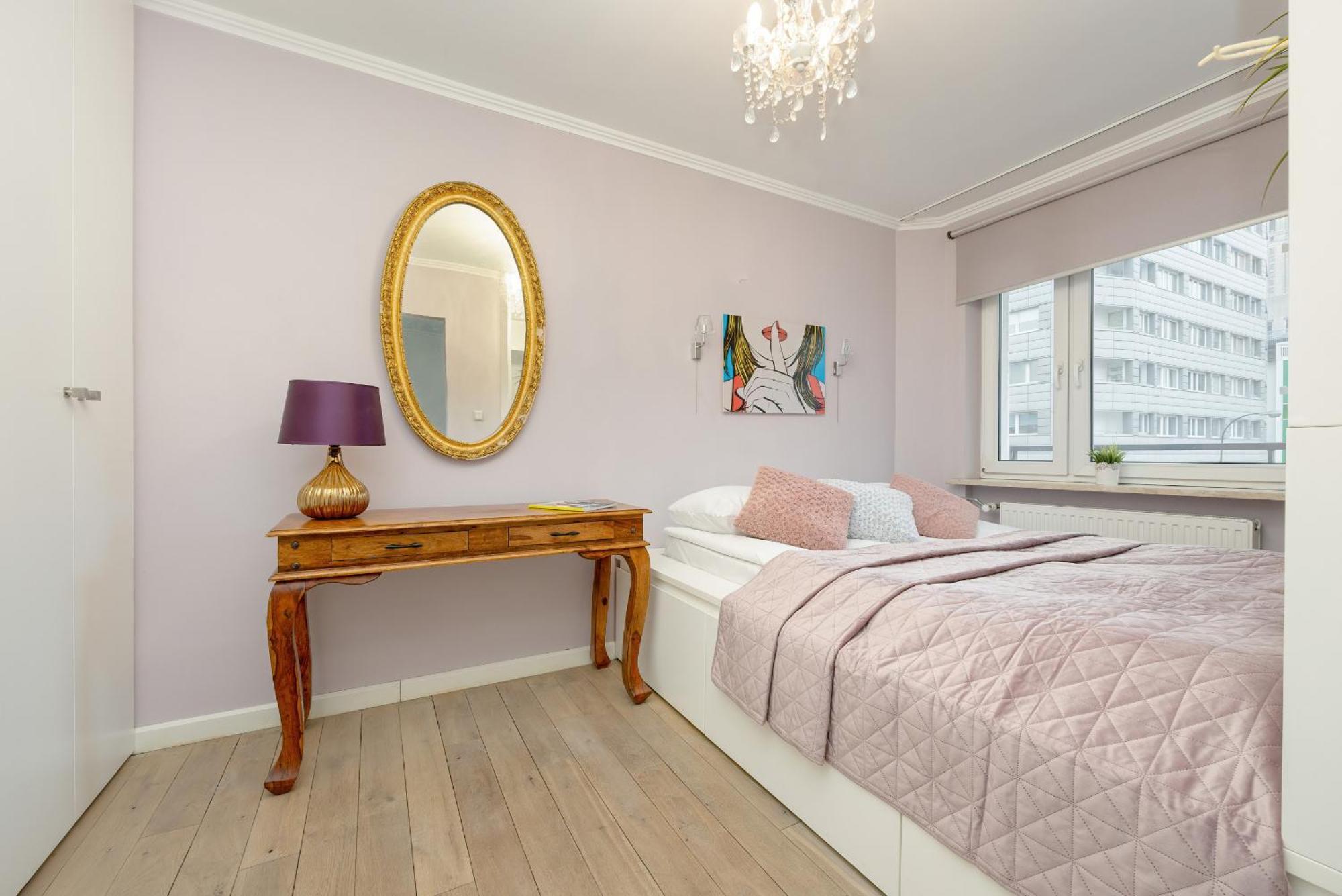 Near Metro Swietokrzyska By Renters Apartament