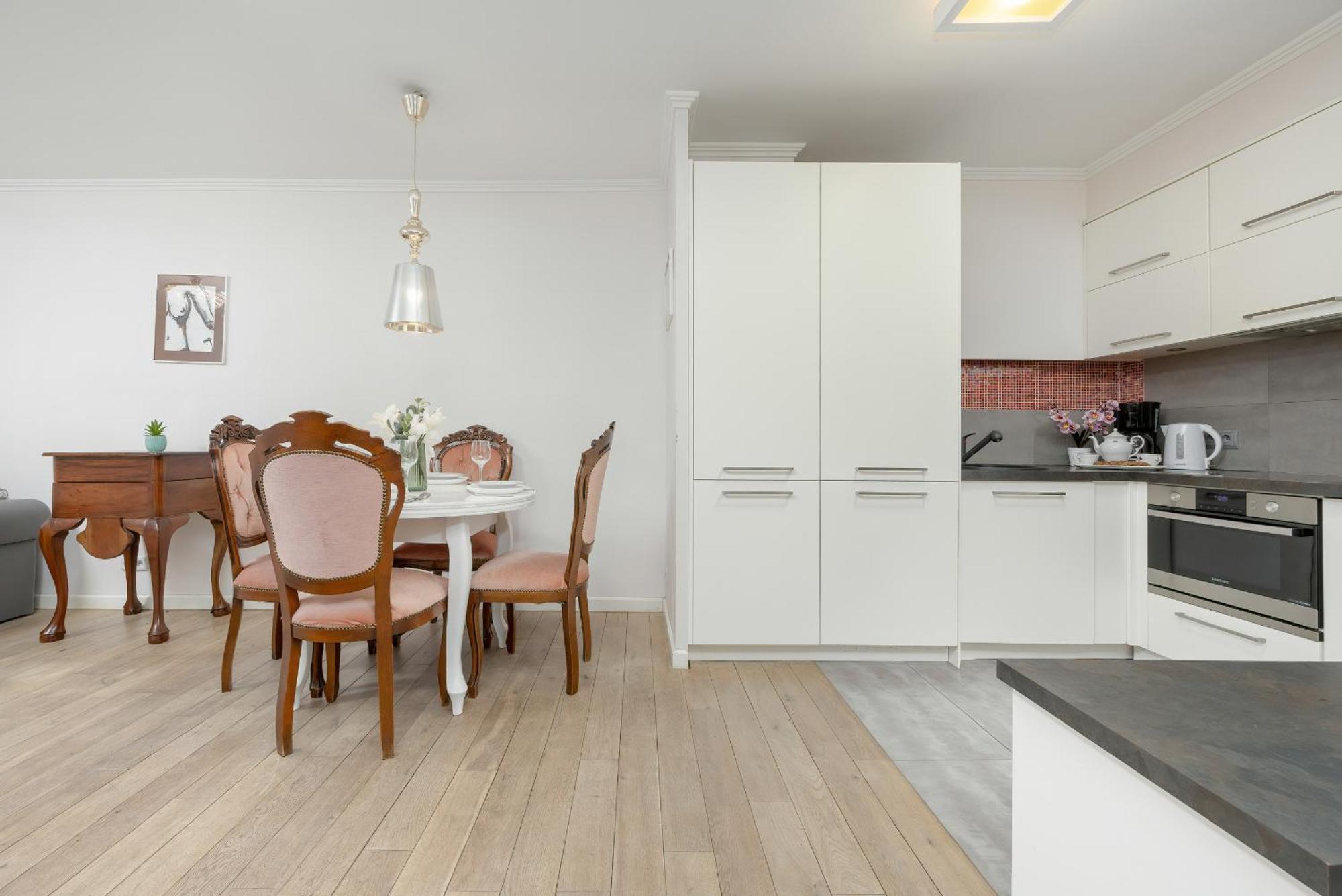 Apartament Near Metro Swietokrzyska By Renters Warszawa
