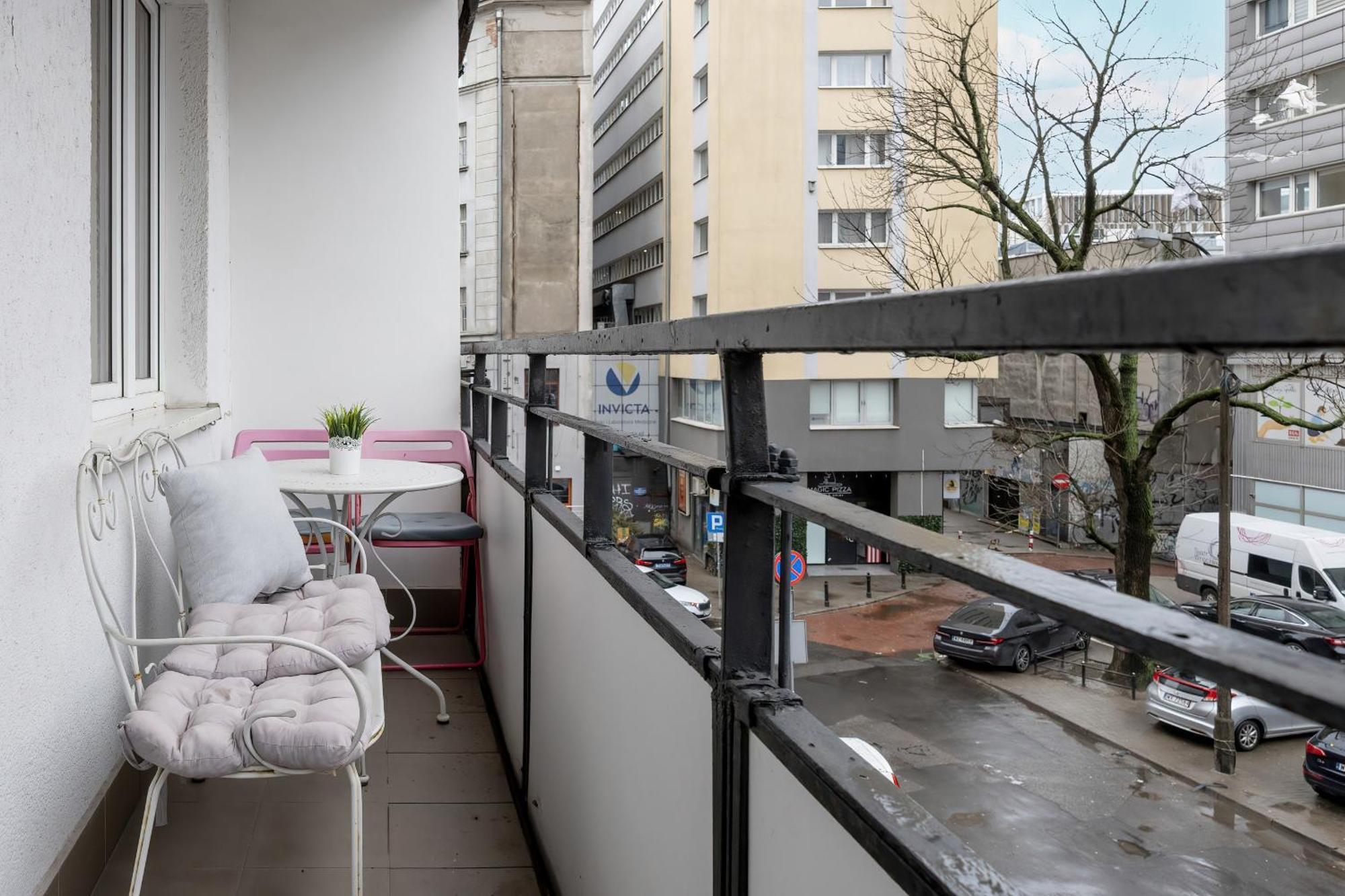 Near Metro Swietokrzyska By Renters Apartament